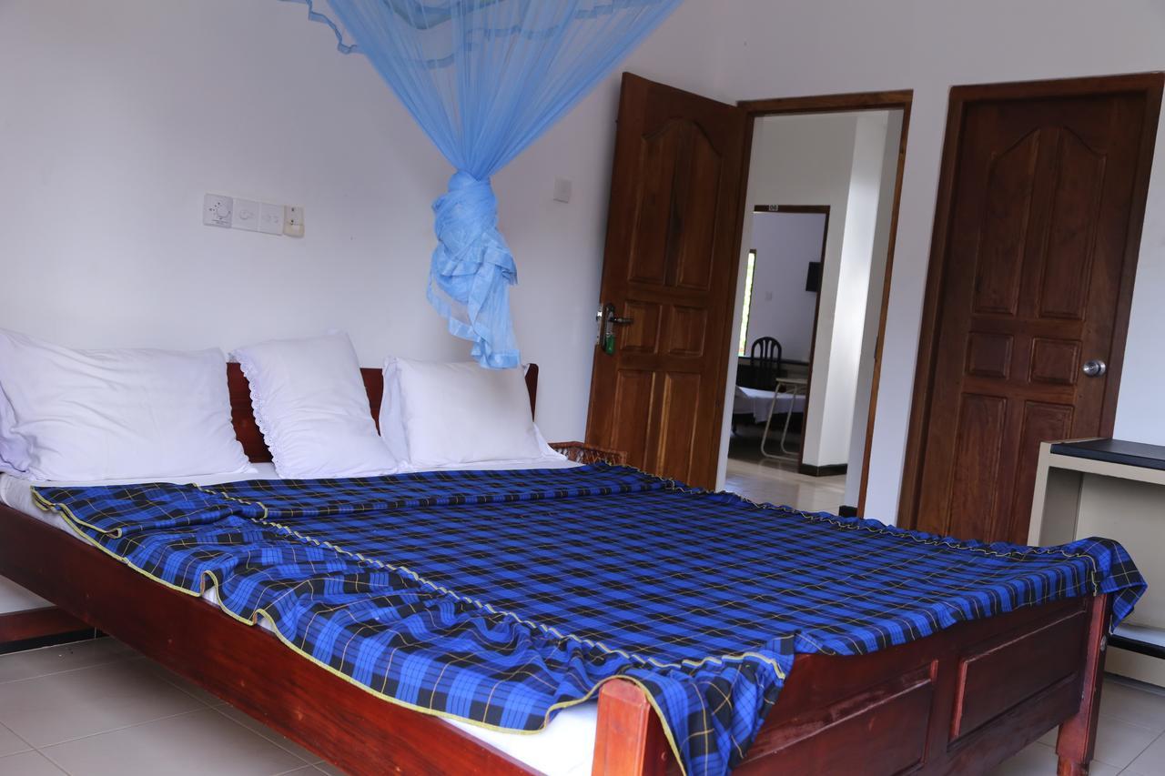 Hotel Whitehouse Tissamaharama Extérieur photo