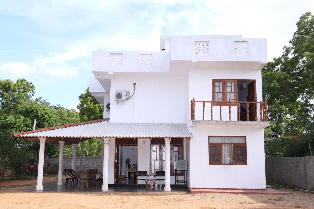 Hotel Whitehouse Tissamaharama Extérieur photo