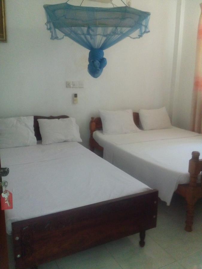 Hotel Whitehouse Tissamaharama Extérieur photo