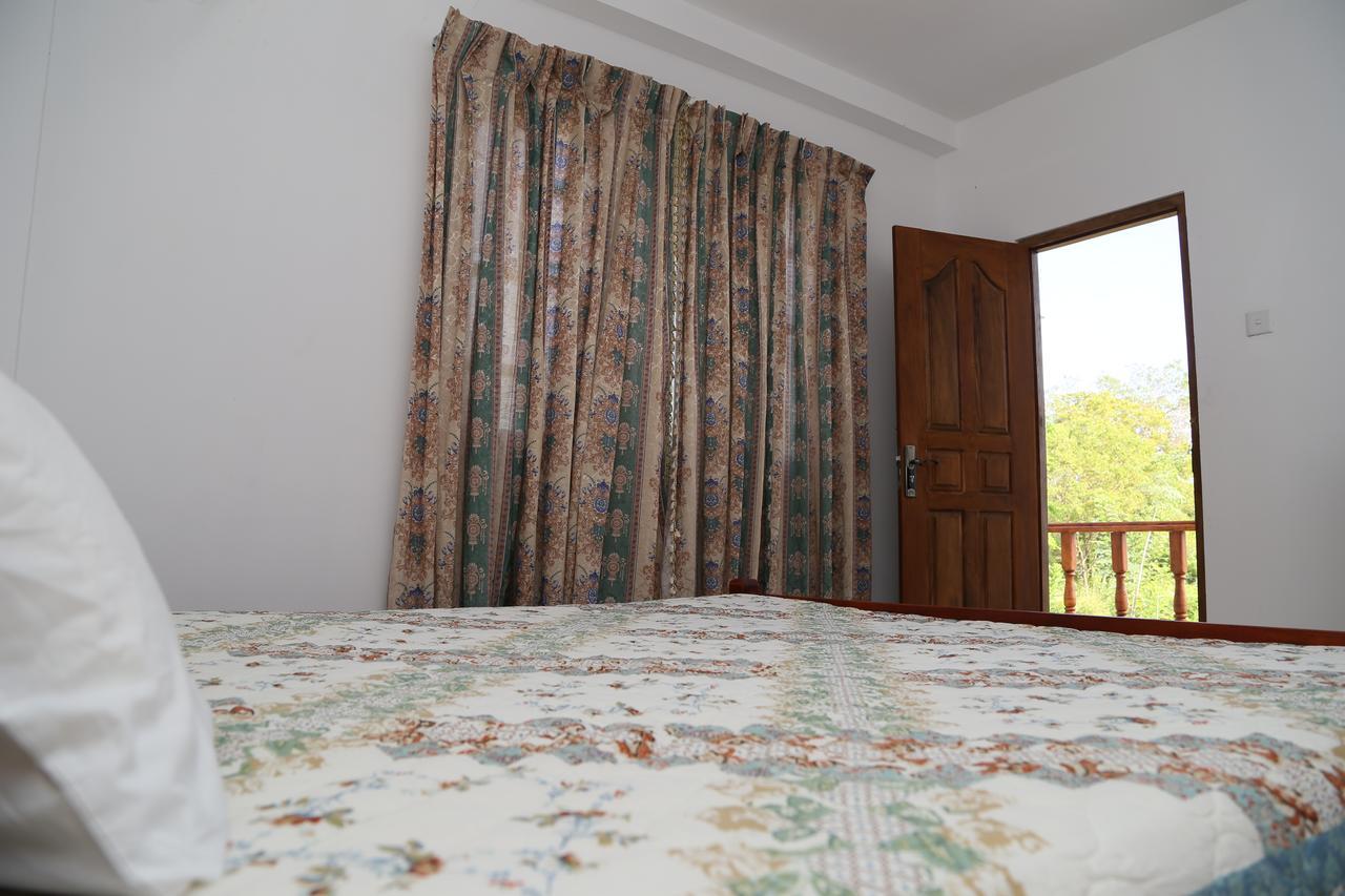 Hotel Whitehouse Tissamaharama Extérieur photo